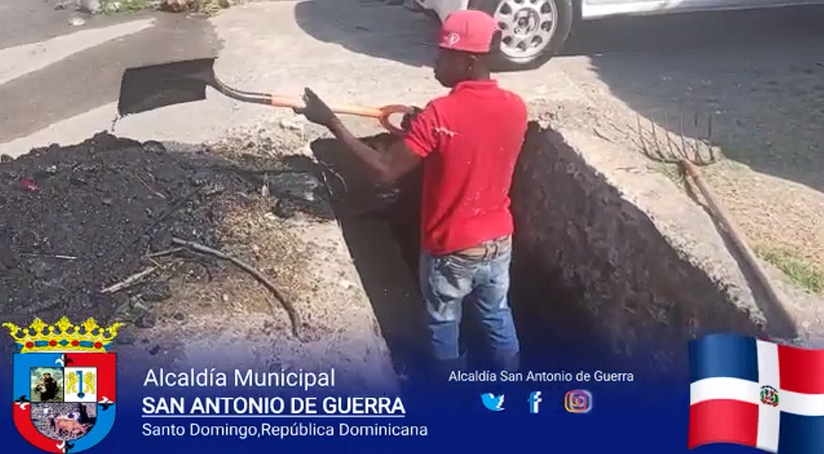La Alcaldía de San Antonio de Guerra responde a la solicitud de La Ravelo Una Brigada para Limpiar La Zanja de Minyeti