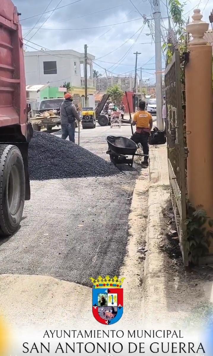 Continuamos con el asfaltado aquí en la calle San Antonio.