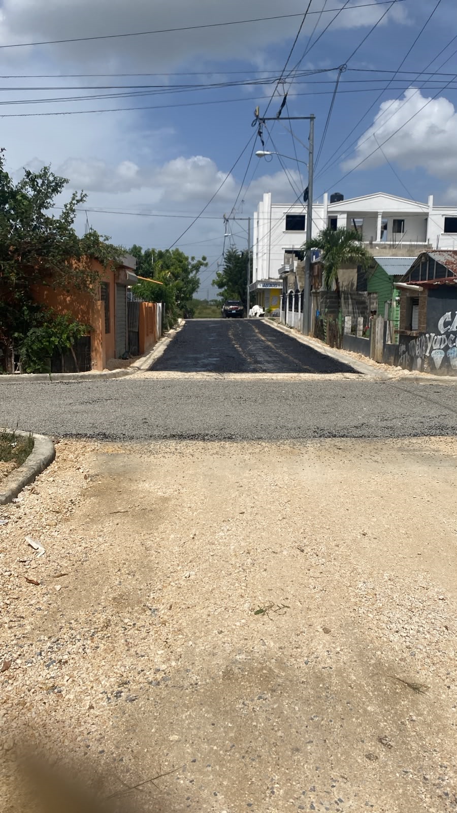 La gente del barrio Doña julia muy agradecidos con el Alcalde Cesar Rojas el Presidente  Luis Abinader y Ito bisono
